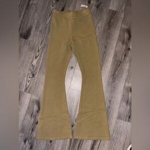 Offline by Aerie Women’s High Rise Flare Stretchy Pants Size‎ Medium NWT